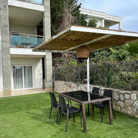 2+1 House In Center With Sea View And Big Private Garden 아파트