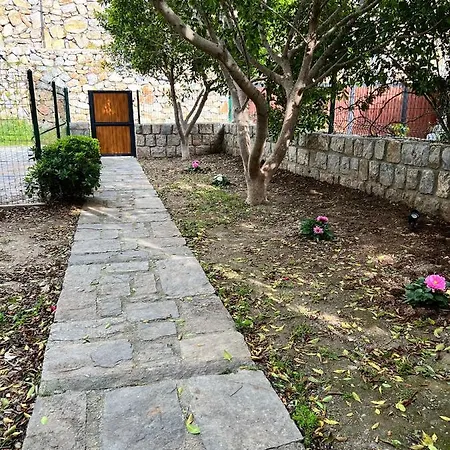 2+1 House In Center With Sea View And Big Private Garden 아파트 *
