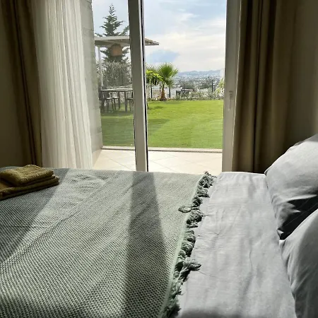 Apartment 2+1 House In Center With Sea View And Big Private Garden Bodrum