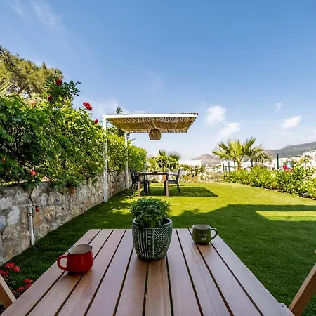 2+1 House In Center With Sea View And Big Private Garden Apartment *