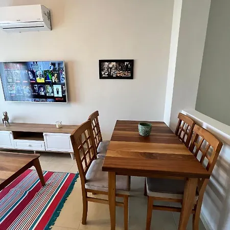 Lägenhet 2+1 House In Center With Sea View And Big Private Garden Bodrum